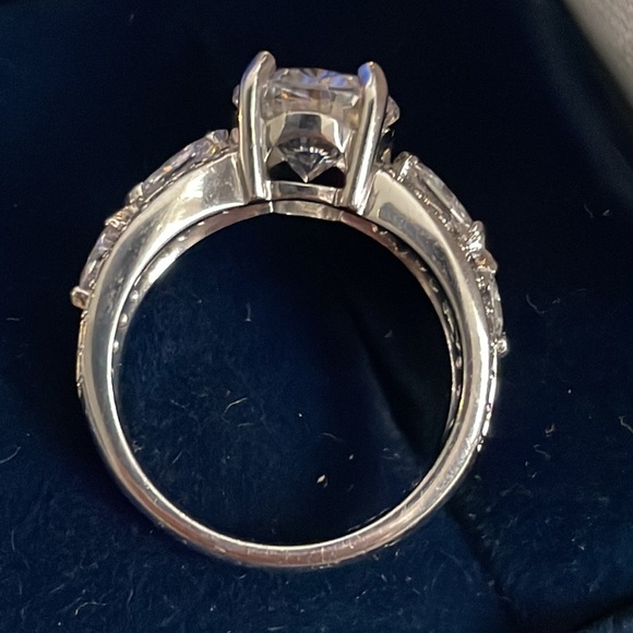 SOLD - Infinite Splendor Ring - Diamonisse; centre stone - 2.5 carats - Picture 11 of 11